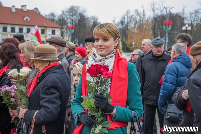 В Гродно на площади Ленина у памятника вождю Октябрьской революции состоялся митинг по случаю 100-летней годовщины (+Видео)