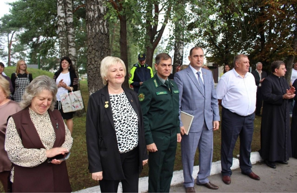 Директор Гродненского лесхоза поздравил учащихся Поречской школы с Днём знаний Директор Гродненского лесхоза поздравил учащихся Поречской школы с Днём знаний
