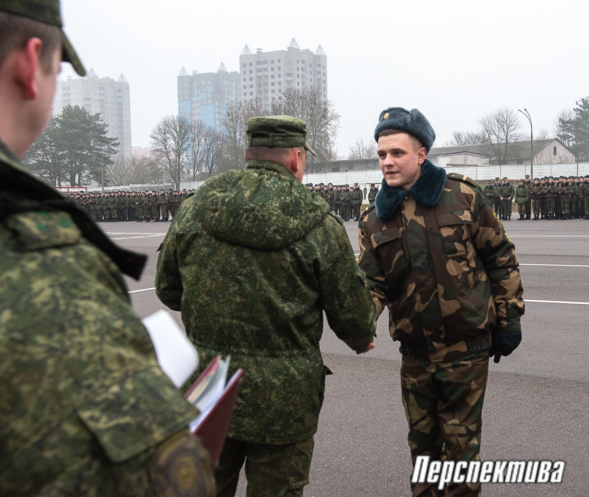 В Гродно прошел митинг, посвященный чествованию увольняемых в запас военнослужащих 6-й отдельной гвардейской механизированной бригады