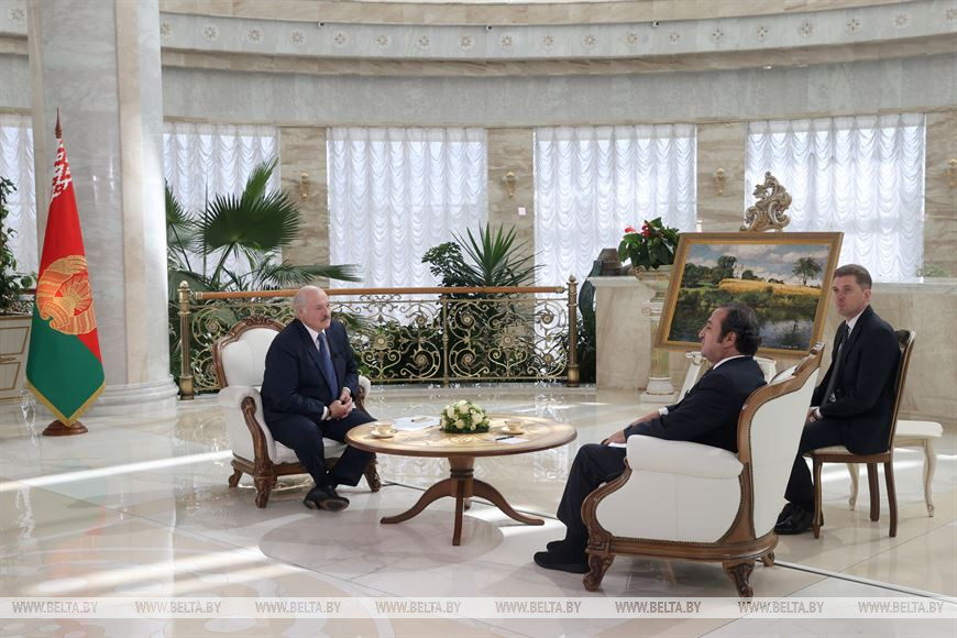 Санкции, инцидент с самолетом, отношения с Западом и миграция – подробности интервью Лукашенко Sky News Arabia