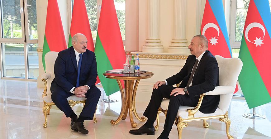 Александр Лукашенко и Ильхам Алиев проводят встречу в президентском дворце "Загульба"