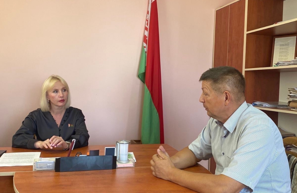 Сенатор Елена Стальбовская провела приём граждан в Путришках