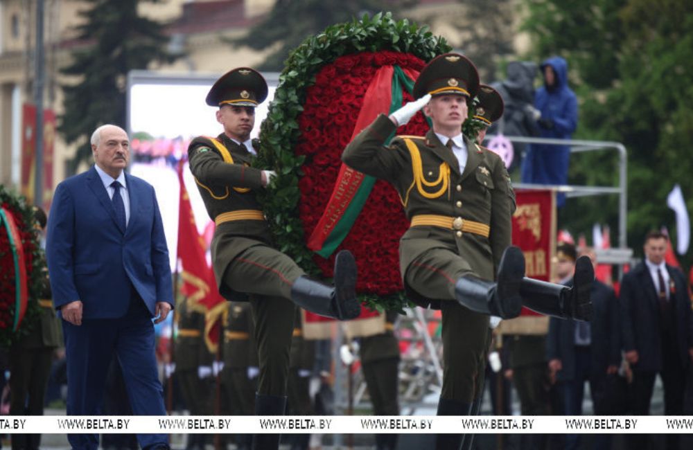 День Победы в двух столицах, награды героям нашего времени и бюджетные "коврижки". Итоги недели Президента