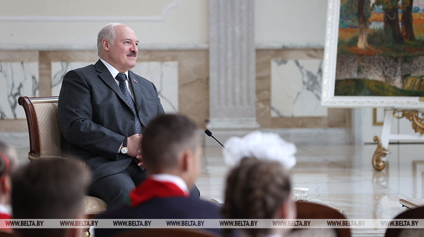 Лукашенко - пионерам: в ваших руках будущее страны, и вы должны ее сохранить