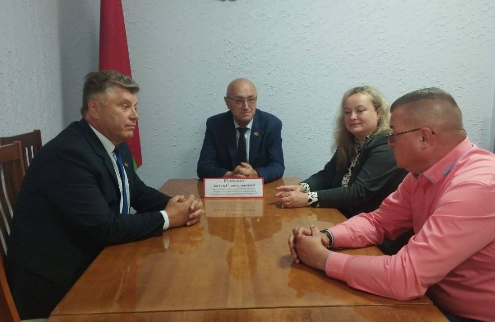 В центре внимания - комфорт сельчан: Антон Кулисевич провел прием граждан В центре внимания - комфорт сельчан: Антон Кулисевич провел прием граждан
