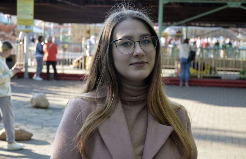 «Дети ждут яркости»: учитель английского из Поречья - о школе, волонтёрстве и любви к селу