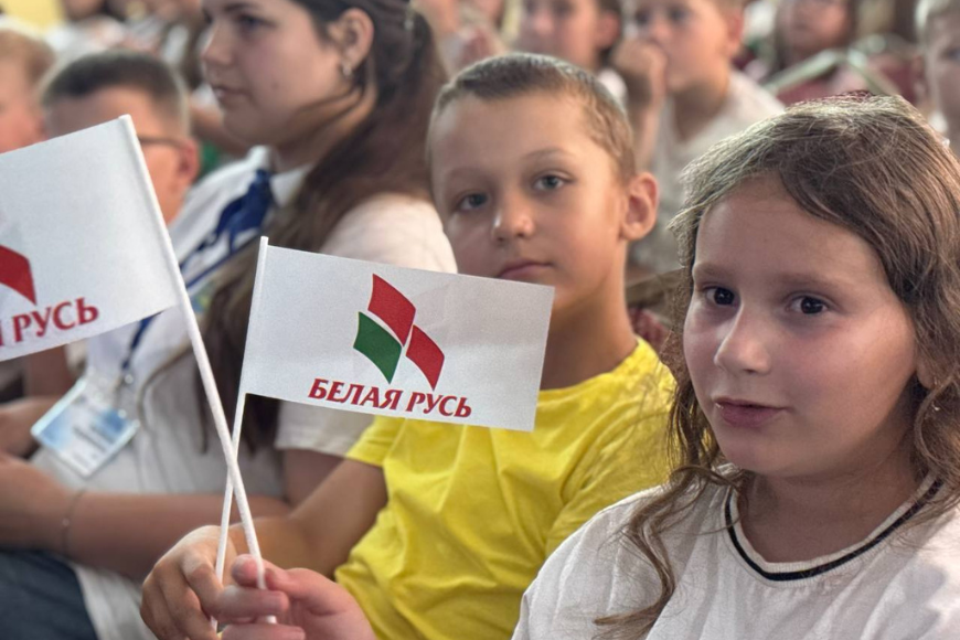В детском оздоровительном лагере «Сузорье» прошла акция «Кино детям о Великом»