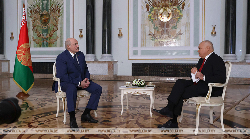"Если не начнется война". Александр Лукашенко о планах провести референдум по обновленной Конституции