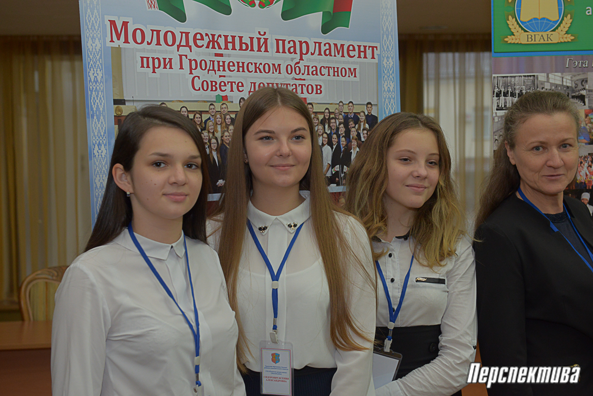 Юным депутатам вручили удостоверения