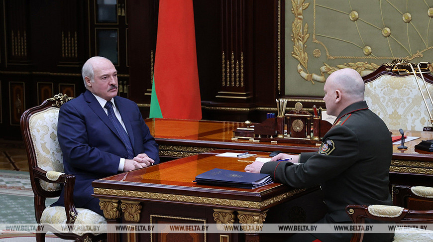 Лукашенко принимает с докладом председателя КГБ Тертеля