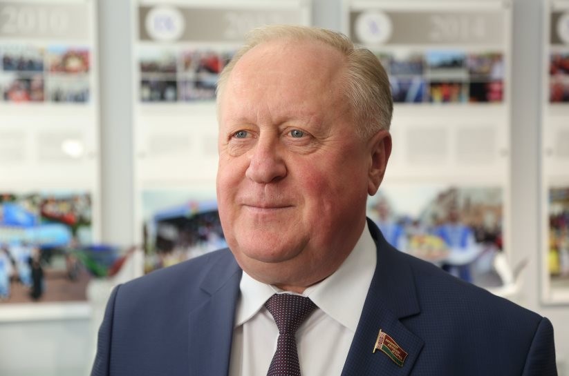 На пытанні навучэнцаў адказаў сенатар