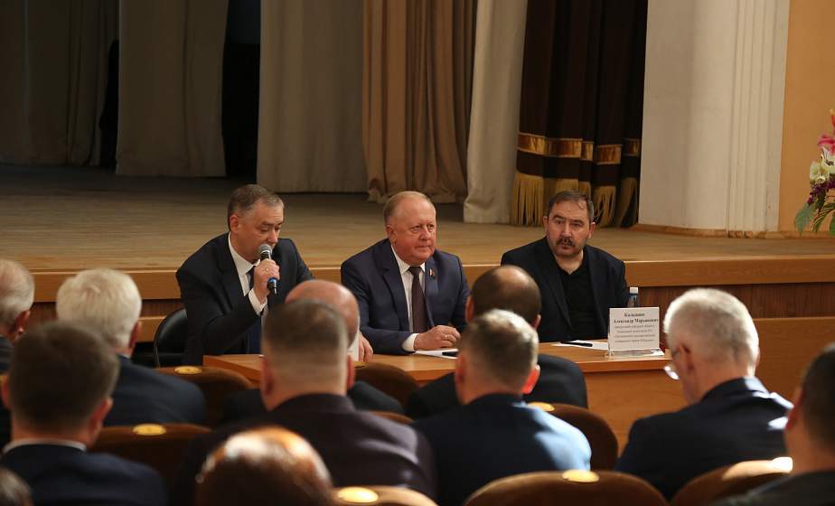 Председатель Постоянной комиссии Совета Республики Национального собрания Республики Беларусь по образованию, науке, культуре и социальному развитию Виктор Лискович встретился с идеологическим активом региона