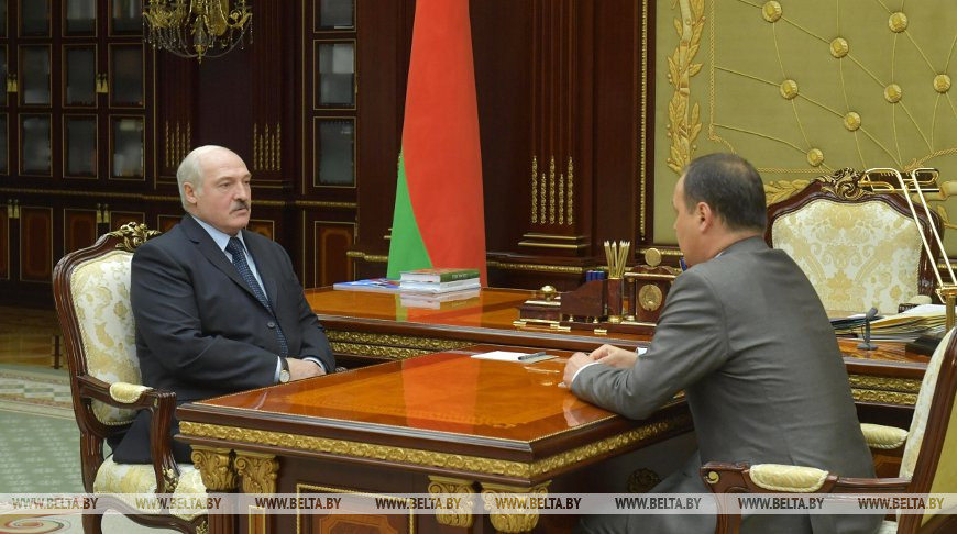 Александр Лукашенко принял с докладом председателя Госкомвоенпрома