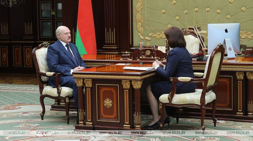 Александр Лукашенко обсудил с Натальей Кочановой подготовку к выборам, ситуацию в экономике и тему коронавируса