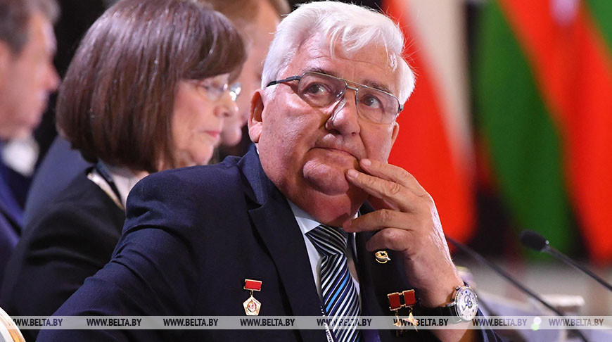 Лукашенко поздравил летчика-космонавта дважды Героя Советского Союза Петра Климука с 80-летием