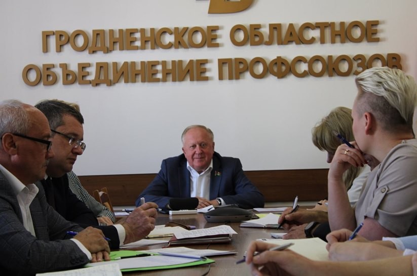 Виктор Лискович провел расширенное совещание с председателями областных организаций отраслевых профсоюзов