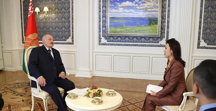 О необычной политике КНР, мелочности США и конфликте в Украине. Подробности интервью Лукашенко китайским СМИ