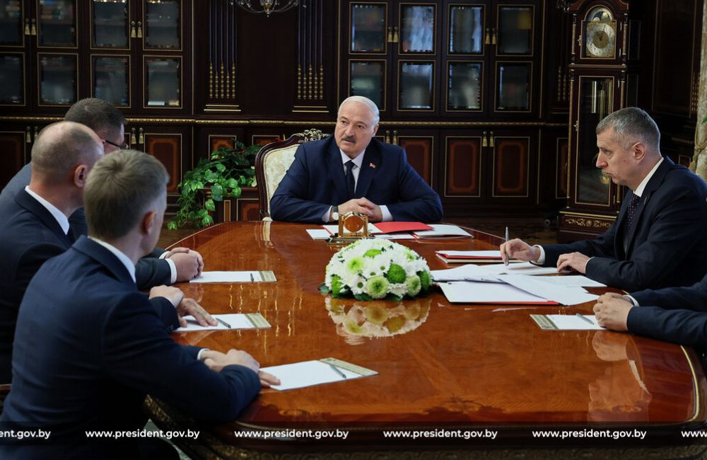 Роботазация и укрупнение сельхозорганизаций: Лукашенко поднял проблемные темы