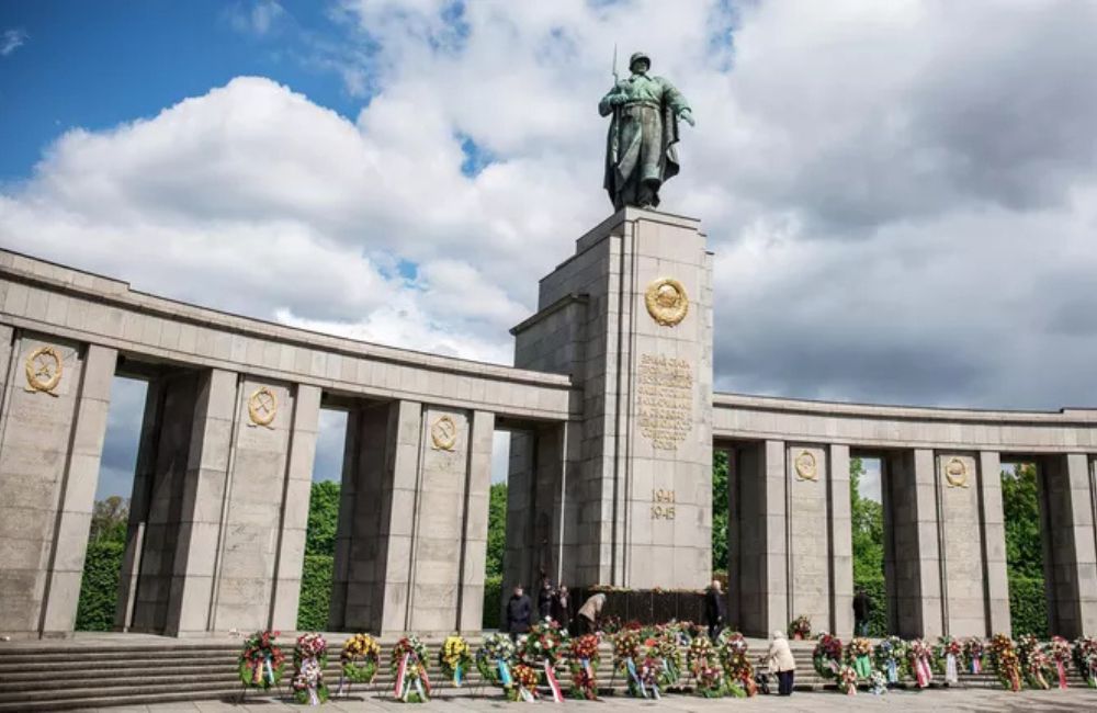 Немецкая партия призвала защитить советские мемориалы