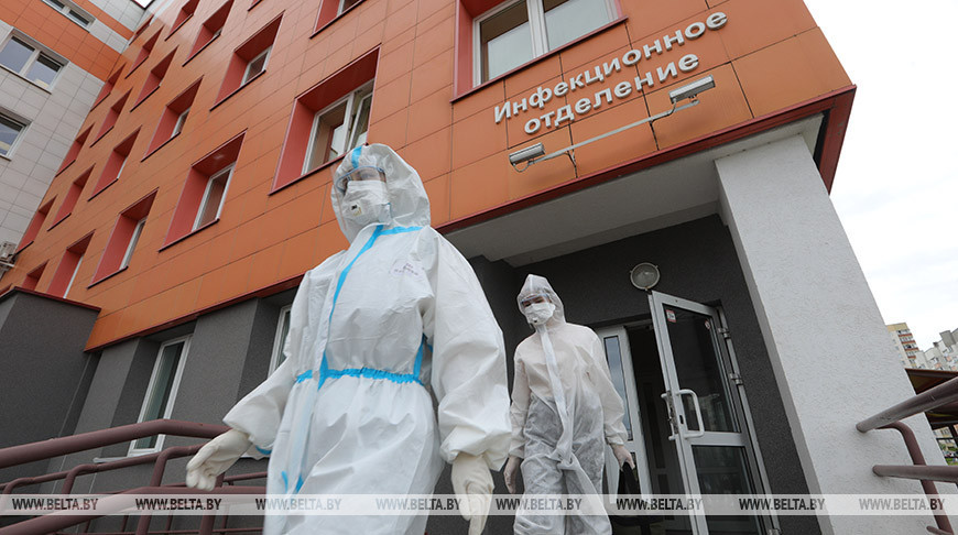 Пиневич: Беларусь живет в условиях твиндемии
