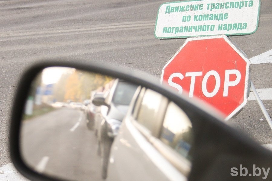 На пункте въезда в Литву затруднено движение автомобилей