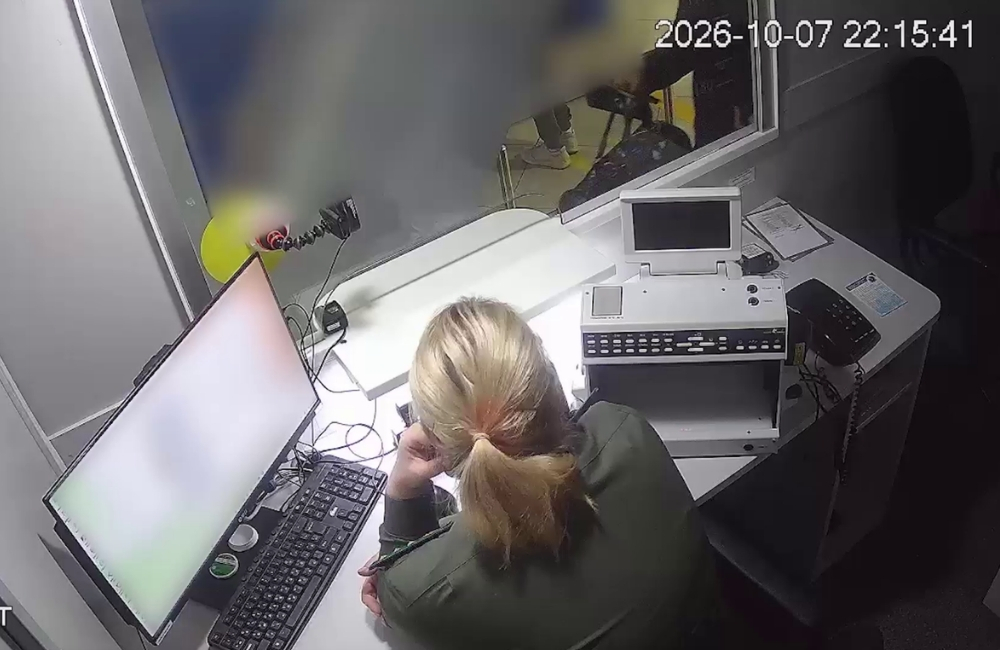Пограничники задержали мужчину с поддельным документом в минском аэропорту Пограничники задержали мужчину с поддельным документом в минском аэропорту