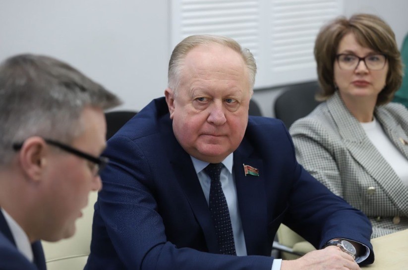 Виктор Лискович принял участие в заседании Депутатского клуба