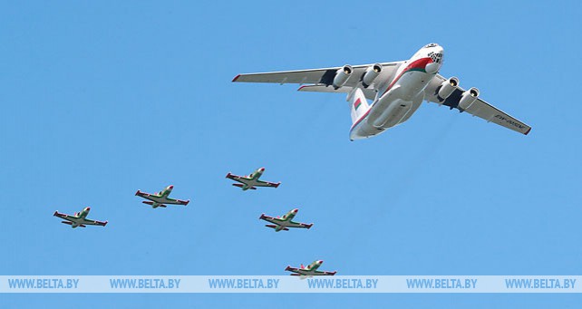 Почти 50 самолетов и вертолетов планируется задействовать на параде