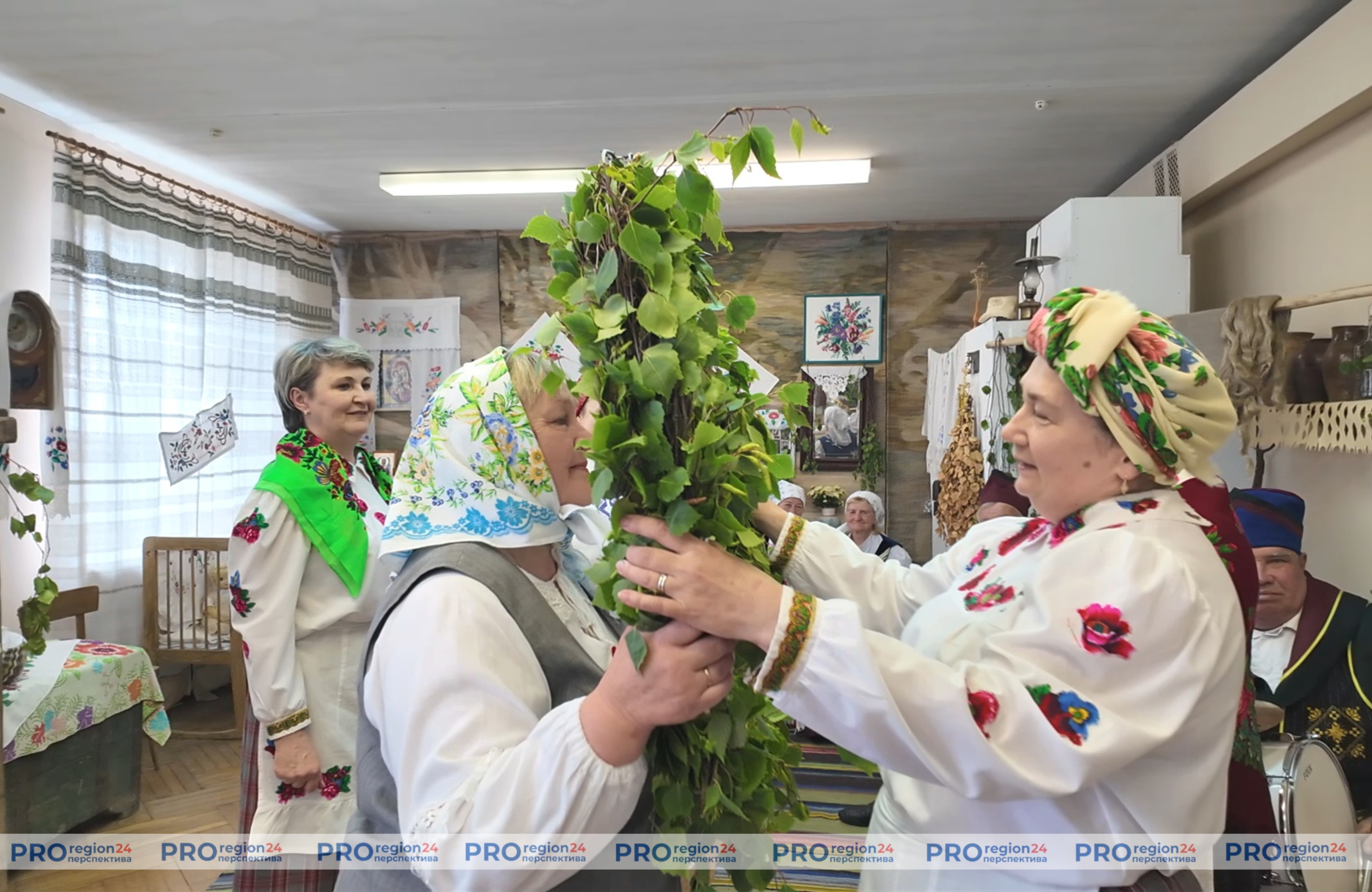 В Обуховском центре культуры показали, как празднуют Сёмуху - День Святой Троицы