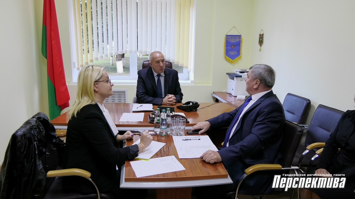 В приоритете – сфера ЖКХ: помощник Президента-инспектор по Гродненской области Юрий Караев провел прямую телефонную линию в агрогородке Гожа