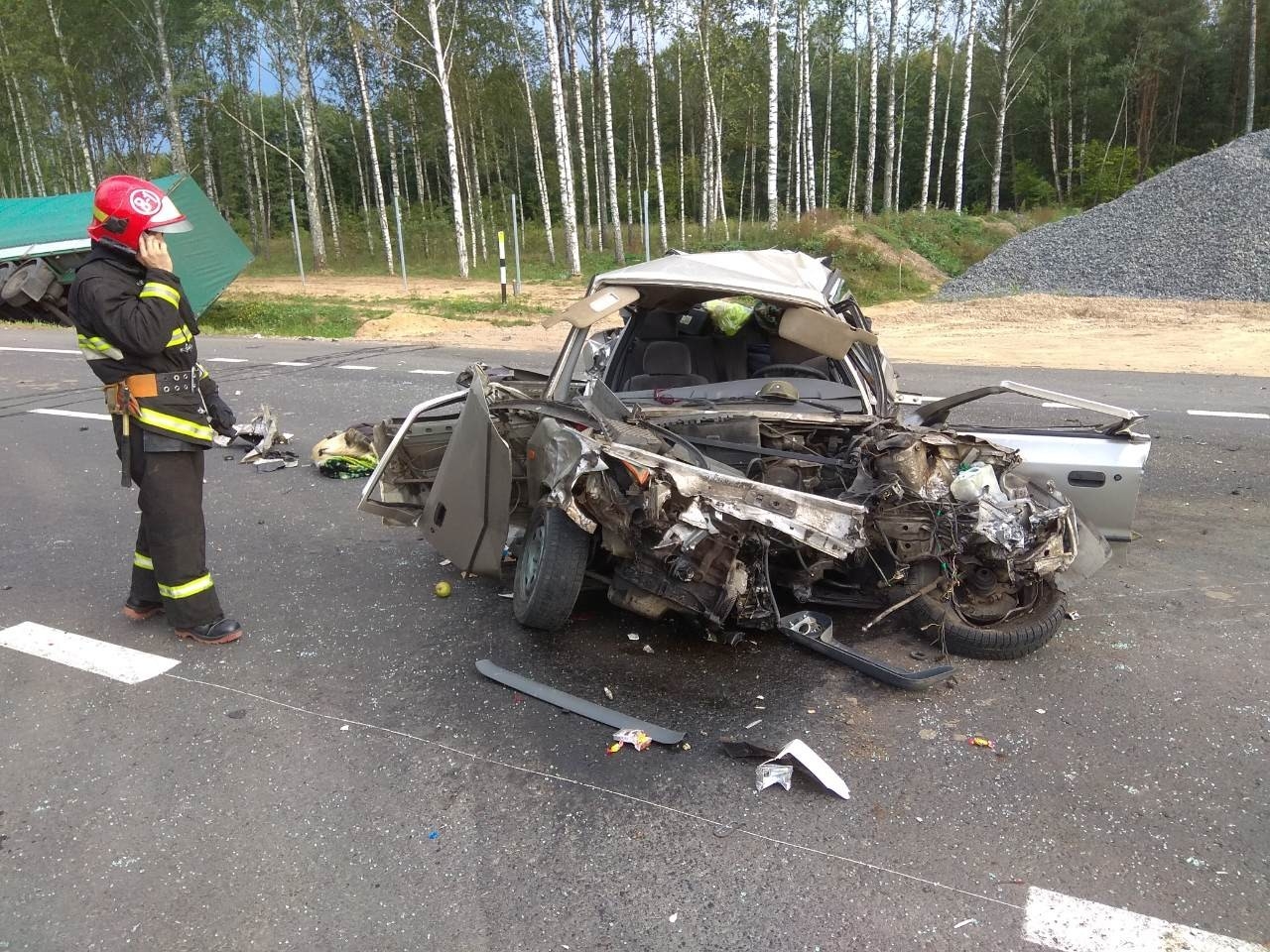 На трассе М6 произошла трагичная авария: фура столкнулась с легковым автомобилем
