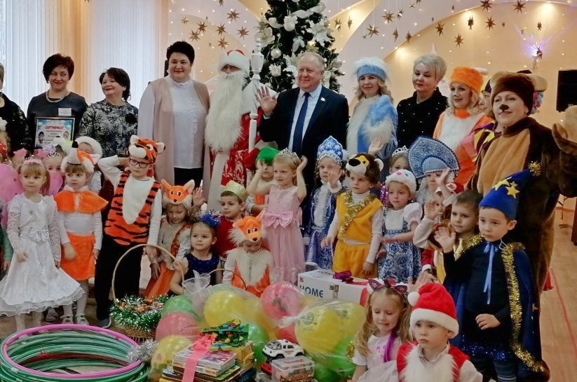 Член Президиума Совета Республики Виктор Лискович принял участие в новогодней благотворительной акции «Наши дети»