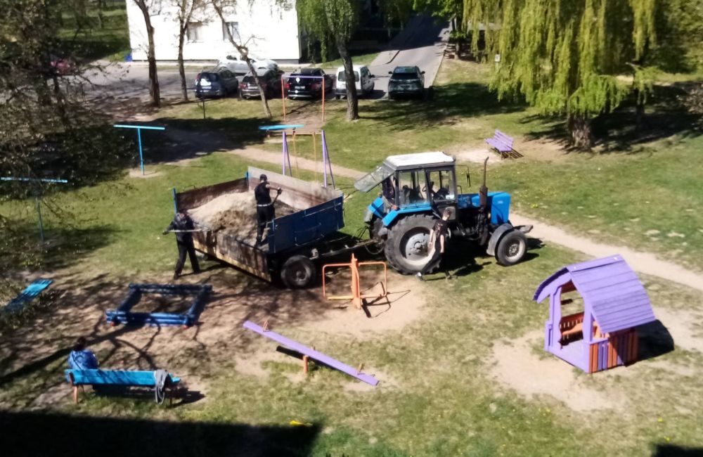 В Гродно готовят детские и спортивные площадки к летнему сезону В Гродно готовят детские и спортивные площадки к летнему сезону