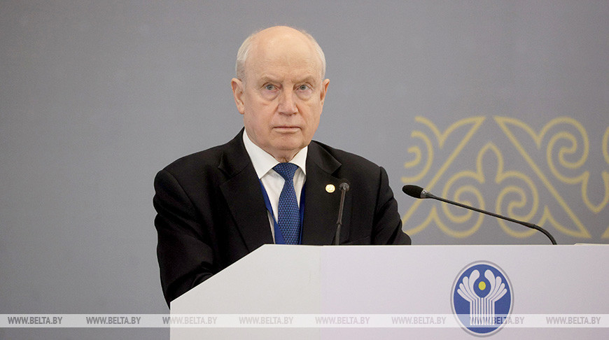Лукашенко поздравил генерального секретаря СНГ Сергея Лебедева с 75-летием