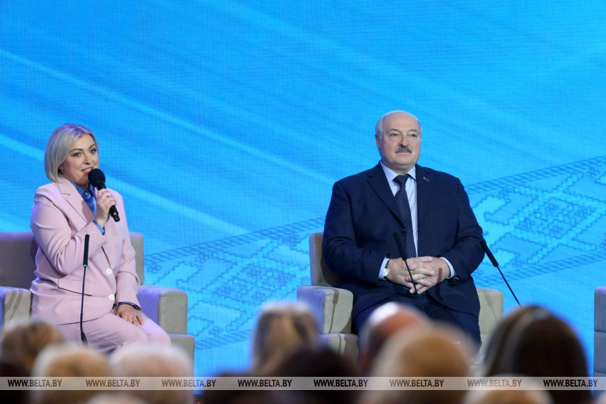 Лукашенко: женское движение стало в Беларуси той силой, с которой нельзя не считаться