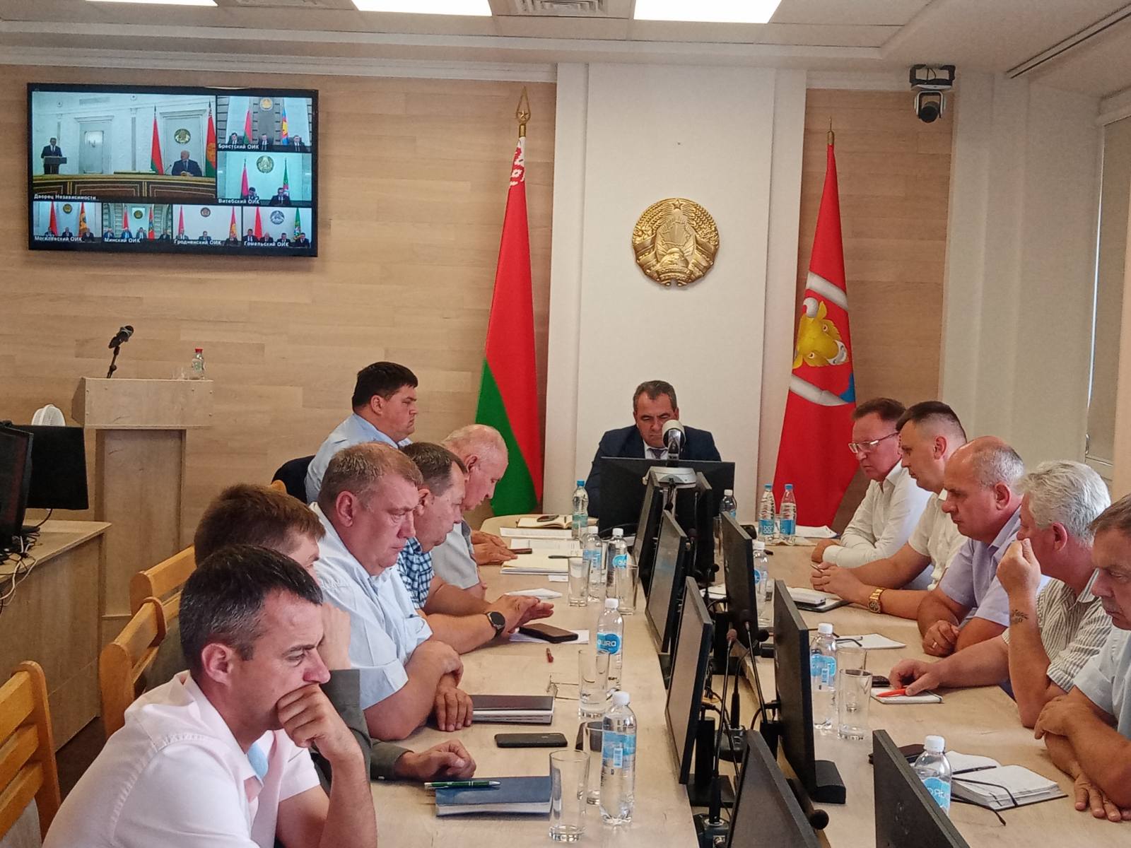 ФОТОФАКТ: На прямой видеосвязи с Президентом сейчас руководство Гродненского райисполкома и сельскохозяйственных предприятий района