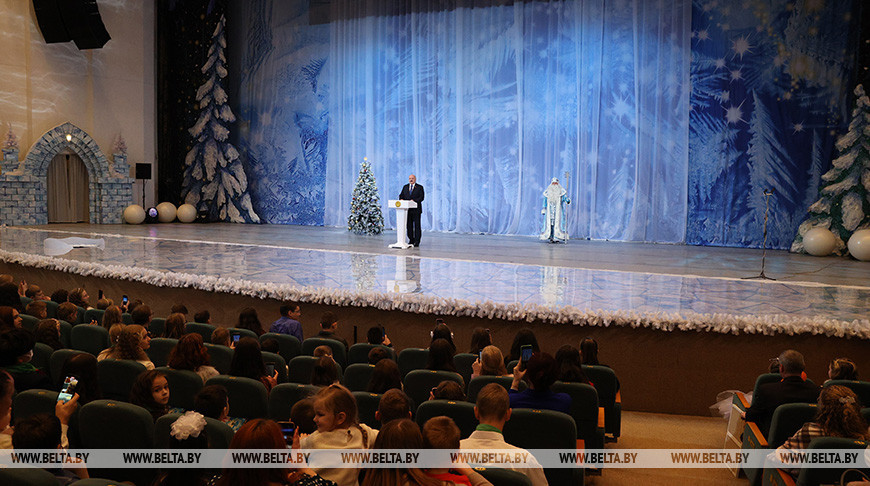 Лукашенко: каждый маленький белорус на деле знает, что бесконечно дорог и нужен своей стране