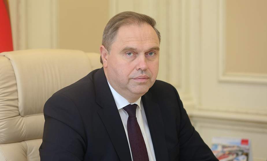 "Работа с обращениями граждан – одно из важнейших направлений в нашей деятельности". Председатель облисполкома Владимир Караник провел прием граждан в дистанционном режиме