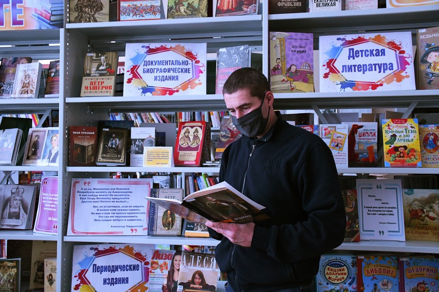 В Гродно работает литературная выставка "Имя в книге"