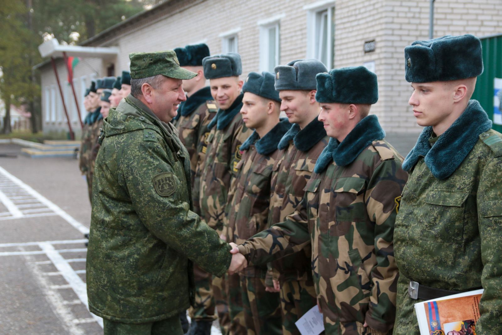 В 557-й инженерной бригаде прошло чествование военнослужащих, выслуживших установленные сроки военной службы