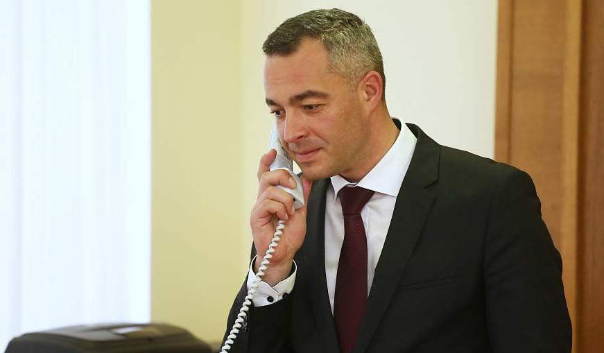Ремонт дорог, земельные отношения, соблюдение масочного режима. Субботнюю прямую линию с жителями Гродненщины провел заместитель председателя облисполкома Виталий Невера
