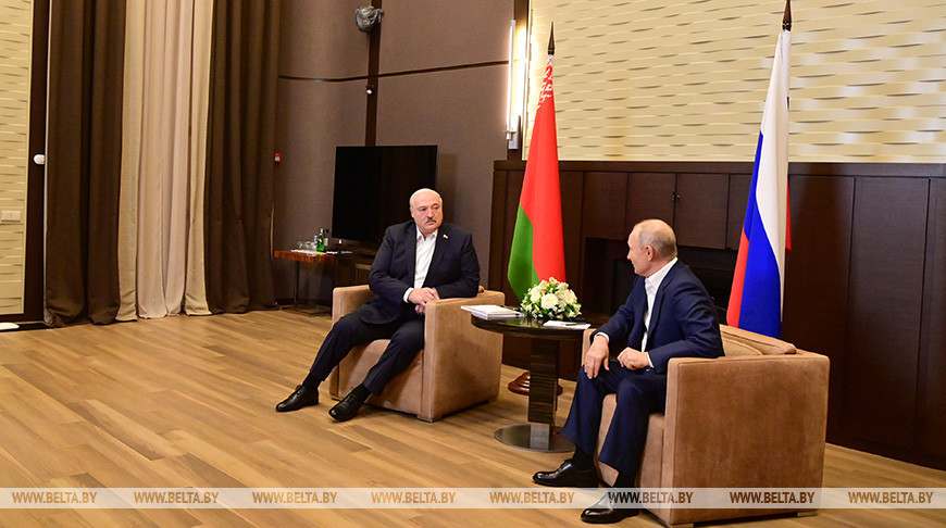 Лукашенко прогнозирует в следующем году выход на досанкционный уровень работы экономики