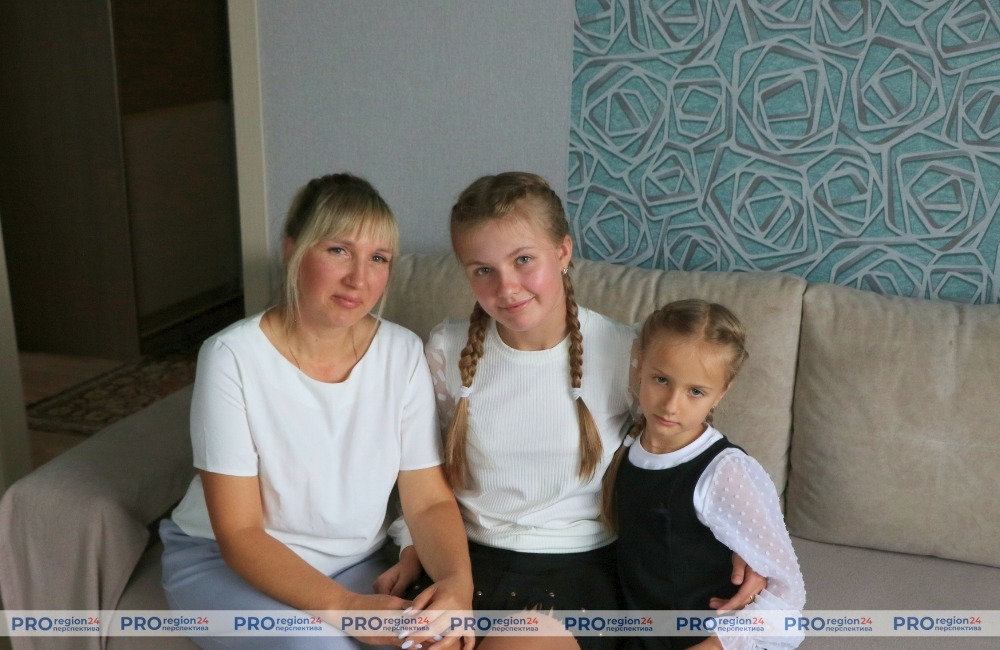 Самая лучшая профессия: приёмная семья Елены Данилович - на районной Доске почёта