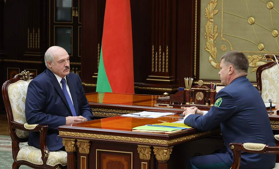 Александр Лукашенко обсудил с главой ГТК ситуацию на таможне и переориентацию белорусских грузов