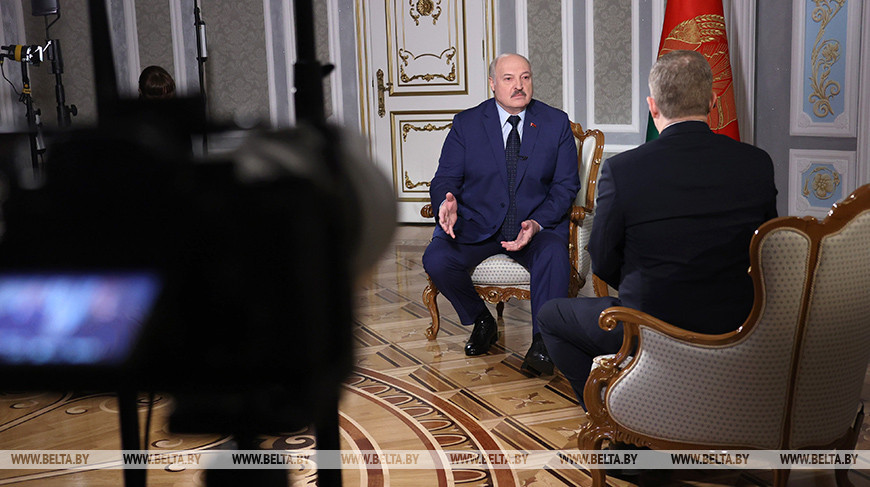О прекращении войны, санкциях, свободе слова и демократии. Все подробности интервью Александра Лукашенко для AP