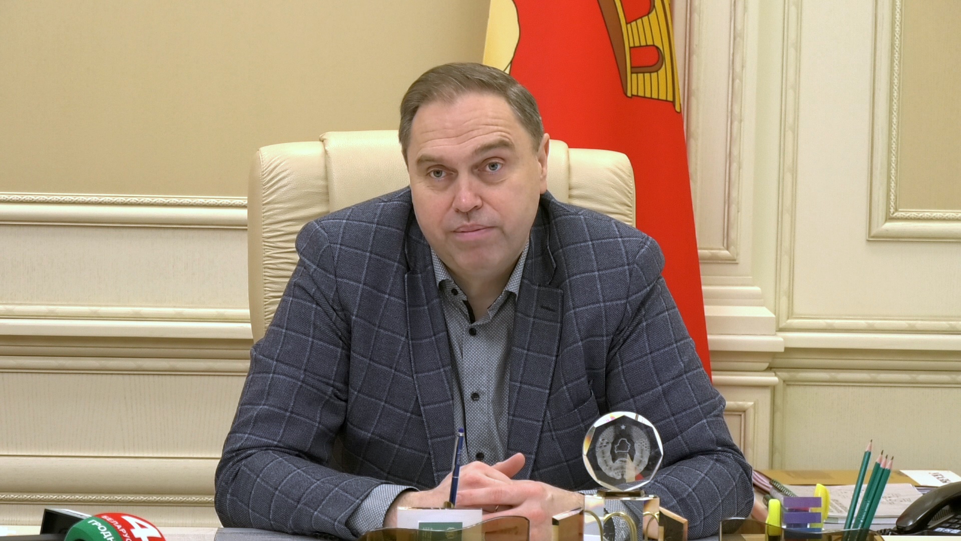 Вопросы  ЖКХ  - в приоритете: Владимир Караник провел прямую телефонную линию