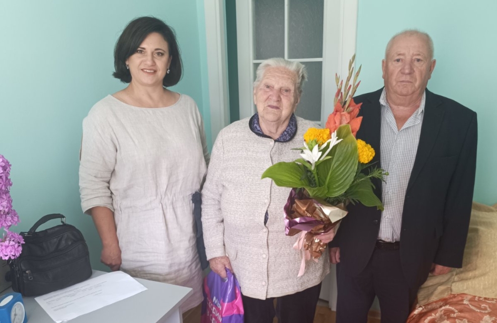 Бывшую малолетнюю узницу поздравили с 90-летием в Гродненском районе