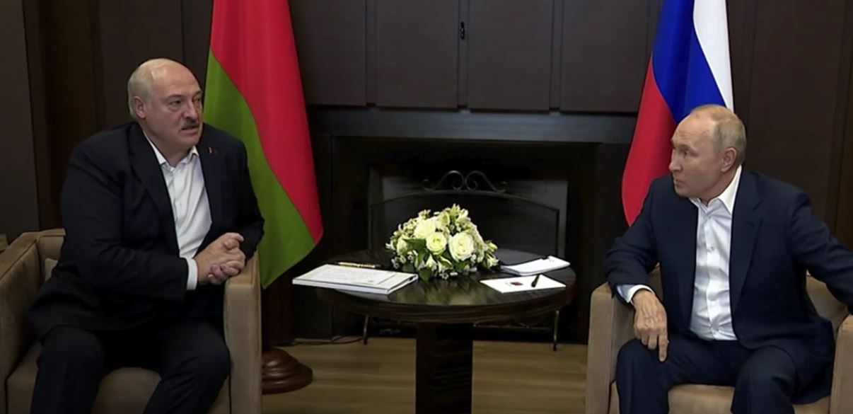 Президенты Беларуси и России Александр Лукашенко и Владимир Путин проводят сегодня встречу в Сочи. Подробности смотрите на видео