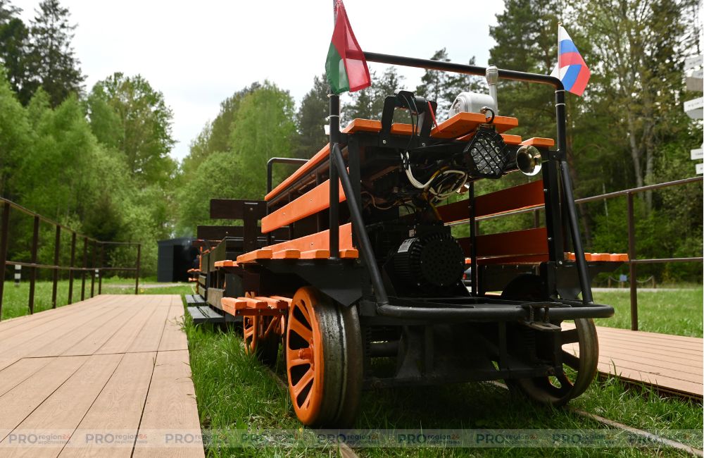 «Заповедный путь» в «Озёрах»: узкоколейка на электротяге привлекает туристов «Заповедный путь» в «Озёрах»: узкоколейка на электротяге привлекает туристов