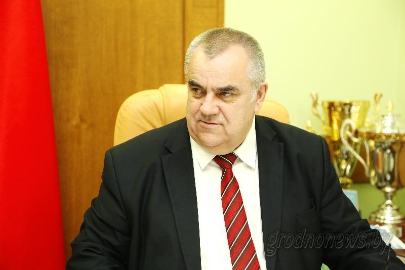О поездах Stadler и транше на дороги в 4 миллиона евро: о чем жители области узнали во время субботней прямой линии